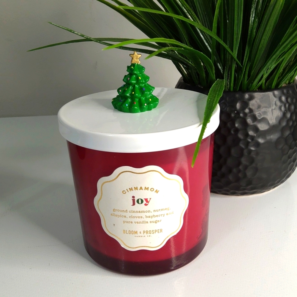 ⭐️Bloom & Prosper Cinnamon Joy Candle with Christmas Tree Lid, NWT